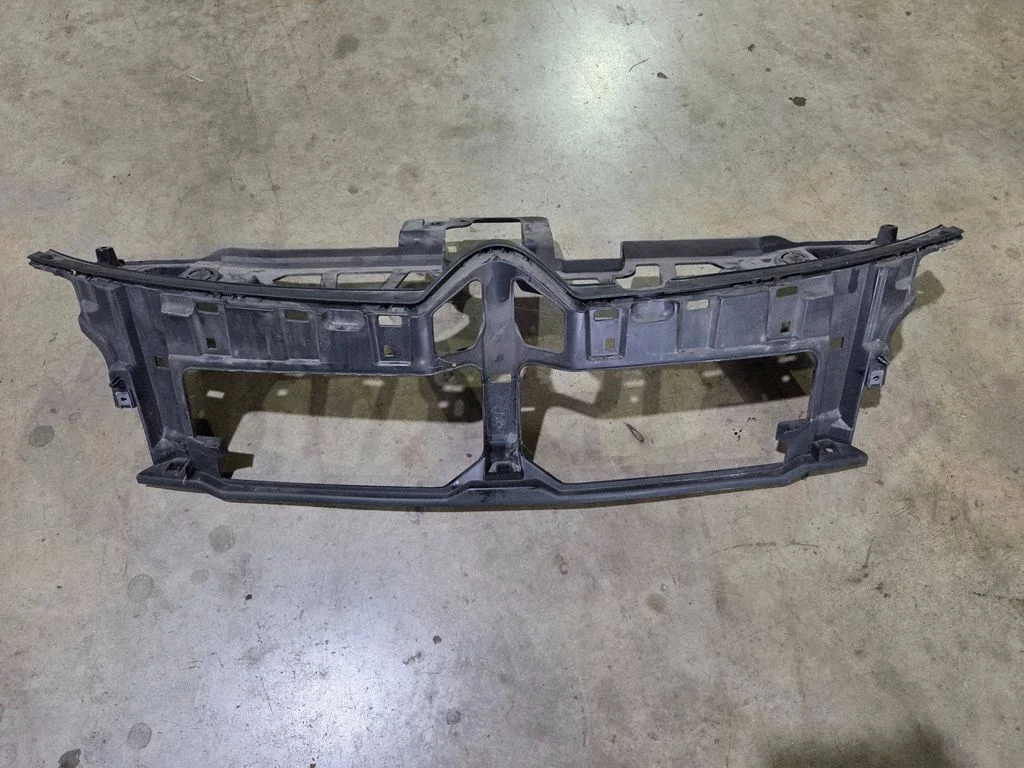 Radiaatori tugipaneel – Citroen C4 II Picasso (2013-2018)