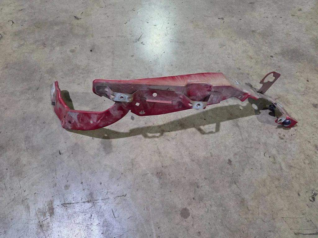Headlight/headlamp mounting bracket 016690D04