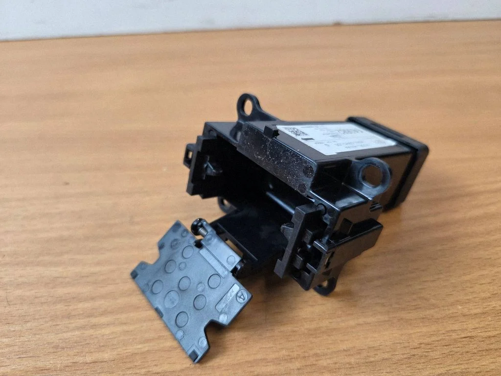 Ignition lock – Citroen C4 II Picasso (2013-2018)