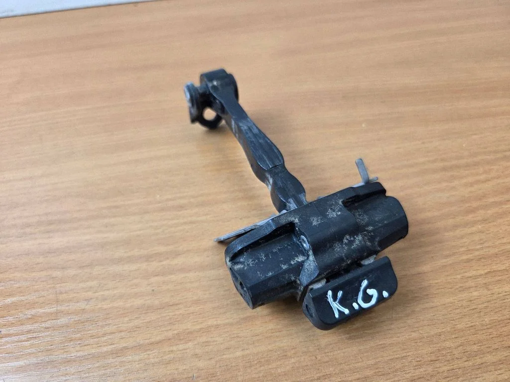 Rear door check strap stopper – Citroen C4 II Picasso (2013-2018)