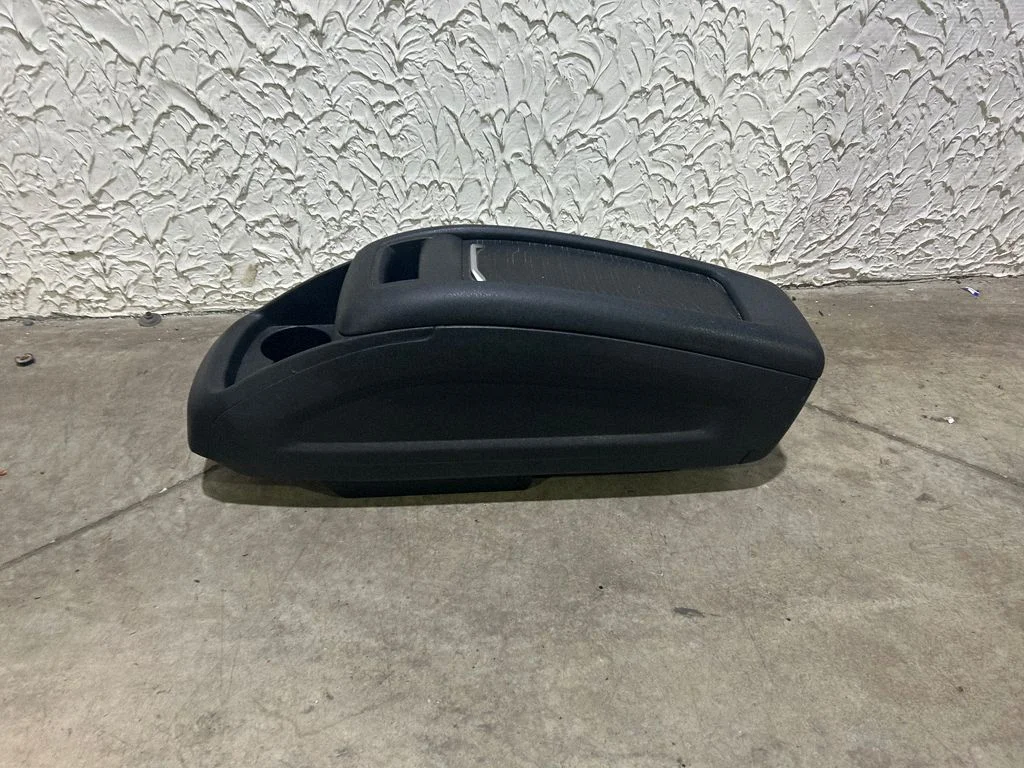 Keskkonsooli panipaik 9677314177