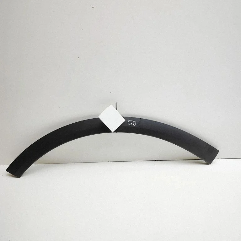 Fender trim (molding) 104589700D