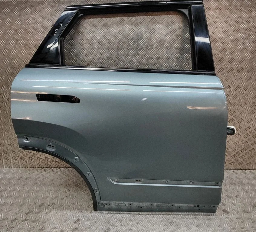 Aizmugurējās durvis 554001378AA