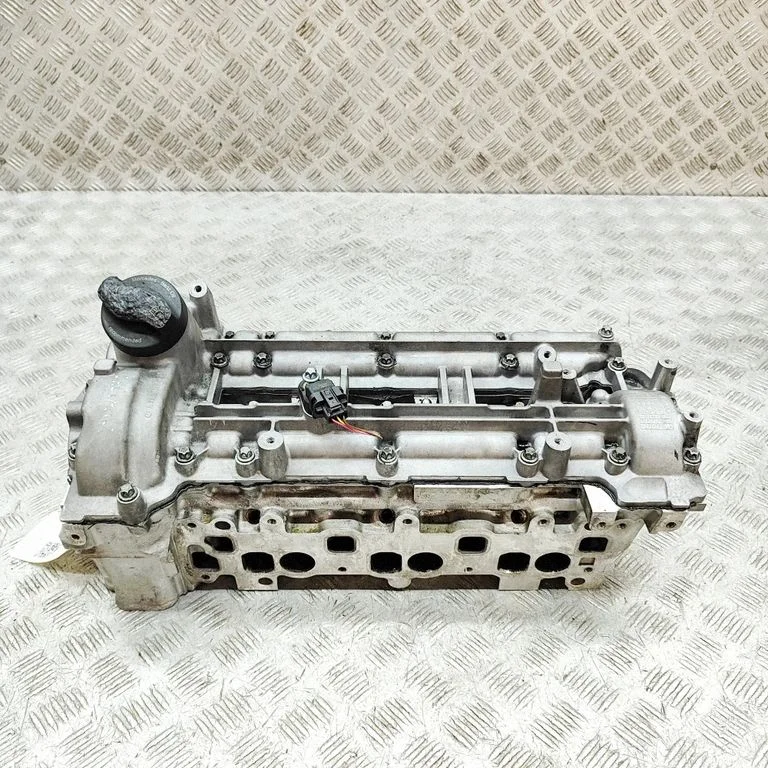 Engine head R6420163601