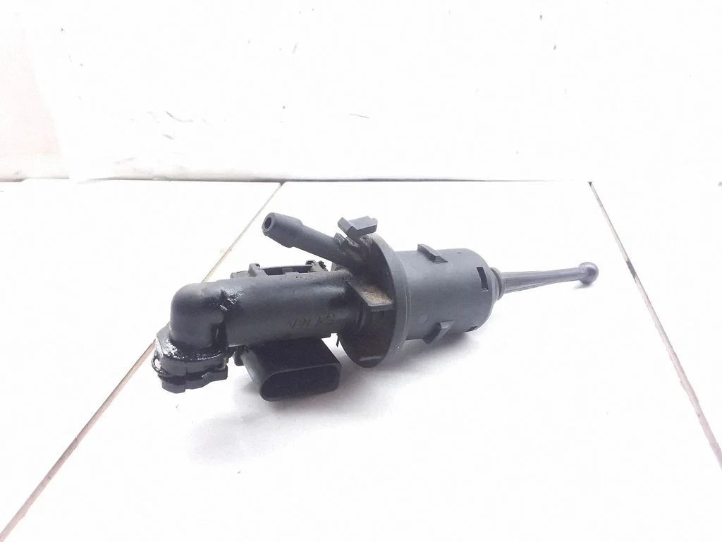 Clutch master cylinder