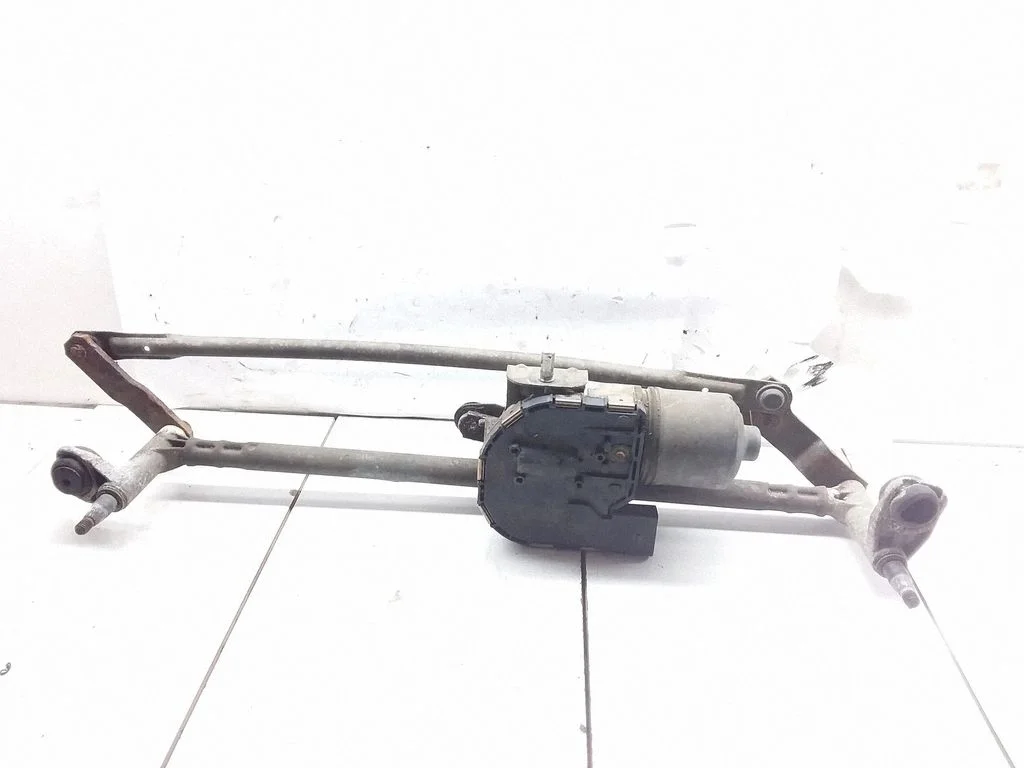 Front wiper linkage and motor