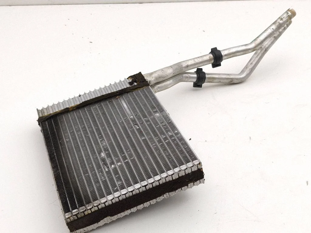 Salongi küttekeha radiaator VP3M5H18476AE