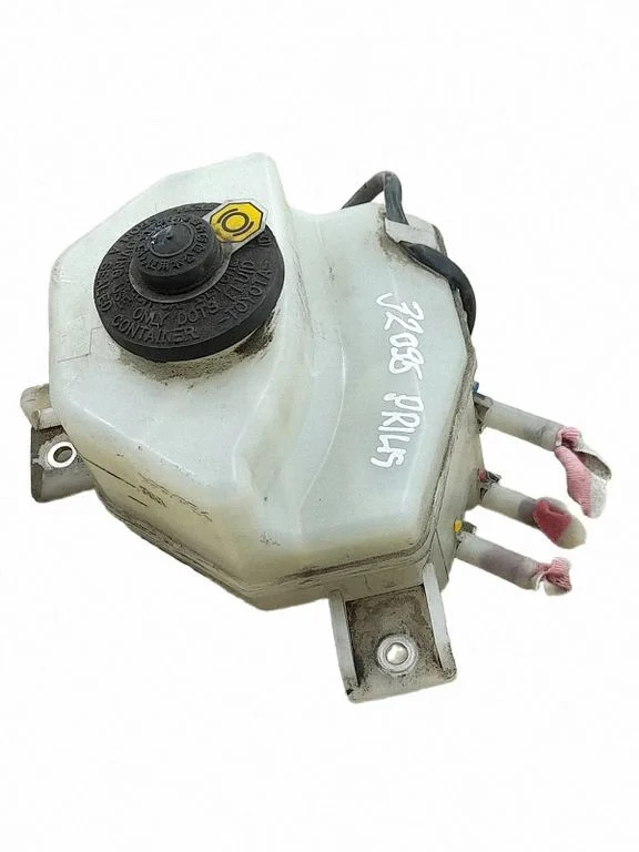 Brake fluid reservoir – Toyota Prius (XW30) (2009-2015)