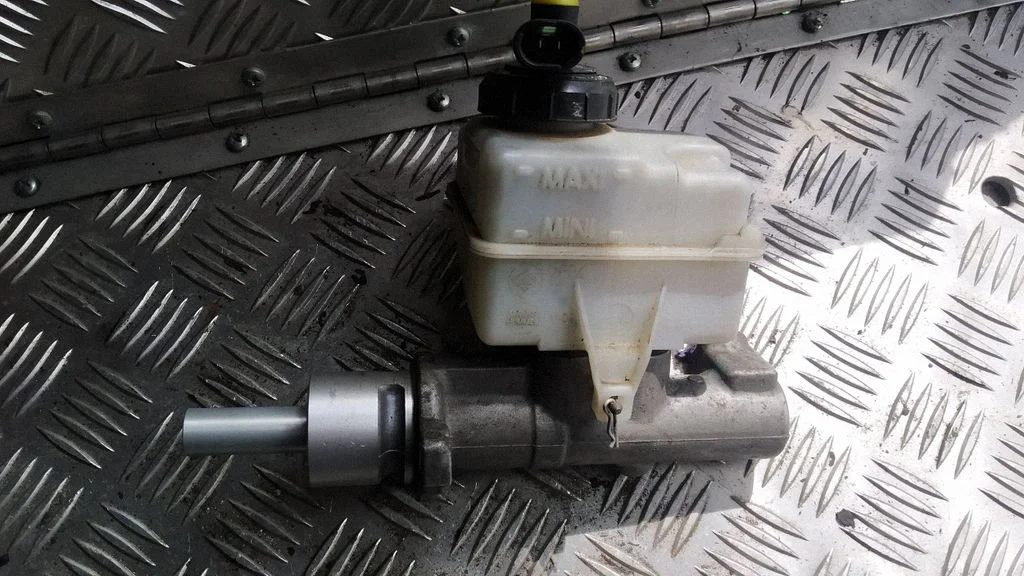 Master brake cylinder 25175879