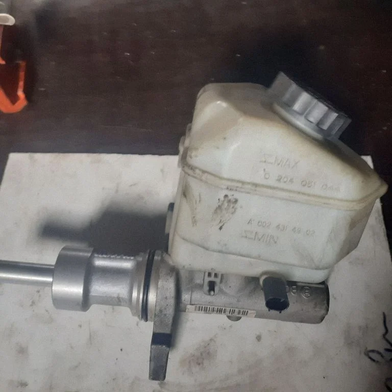 Master brake cylinder A0004317301