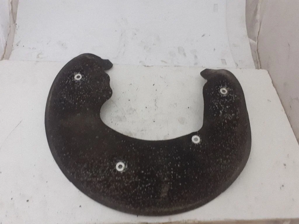 Front brake disc dust cover plate – right
