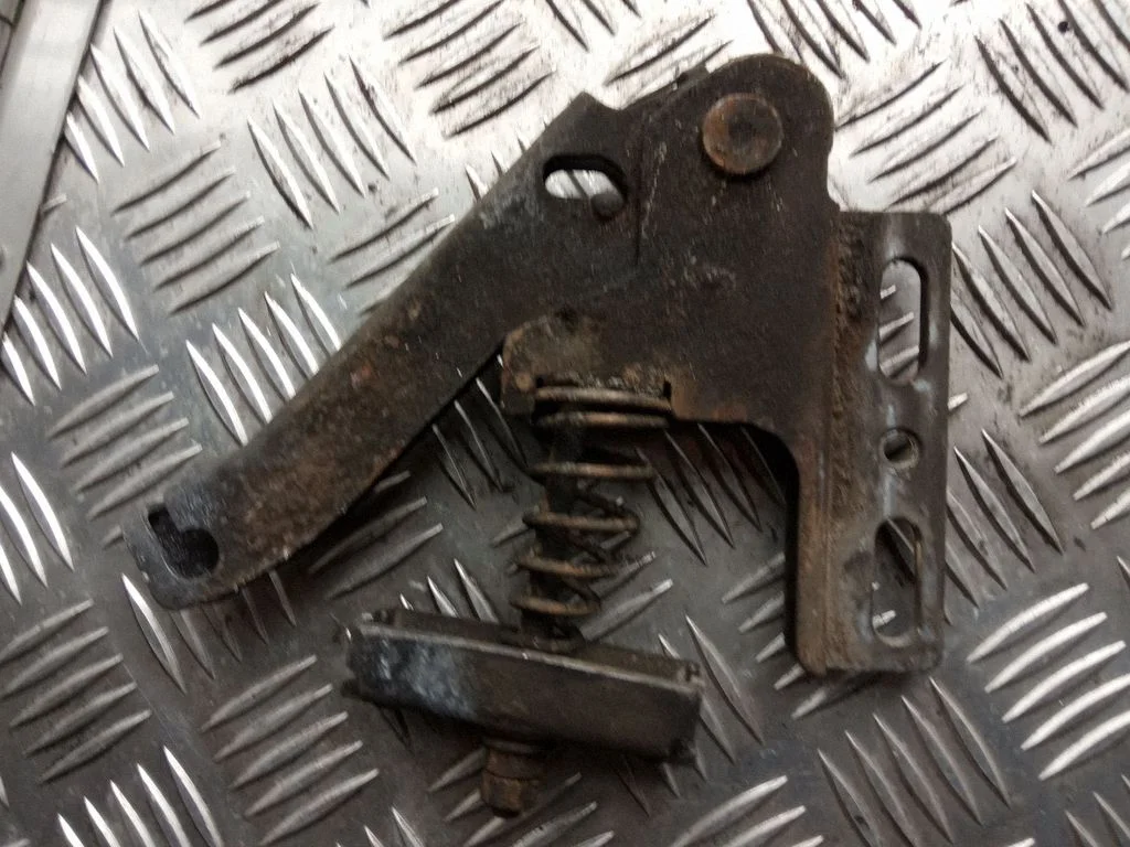 Handbrake/parking brake lever assembly