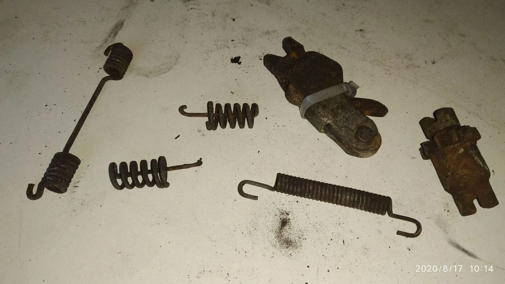 Handbrake/parking brake lever assembly