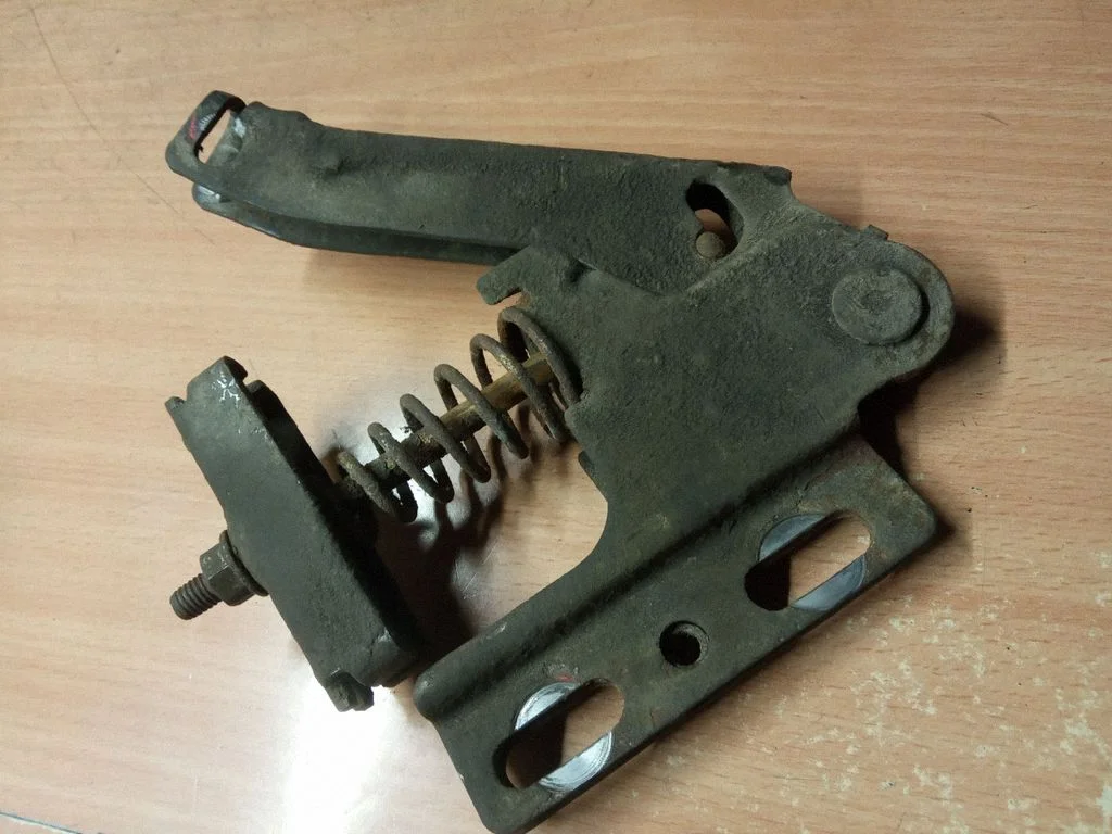 Handbrake/parking brake lever assembly