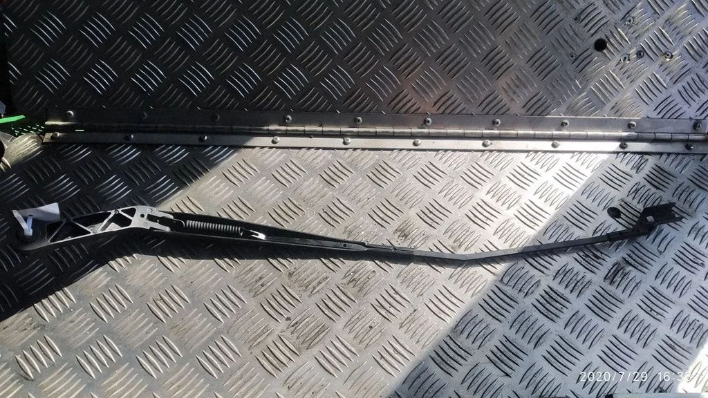 Windshield/front glass wiper blade