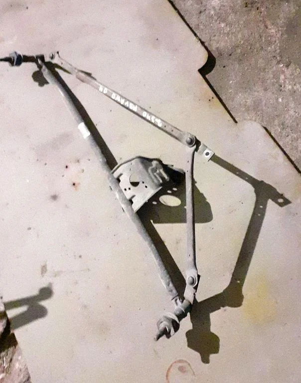 Front wiper linkage and motor 8200336398