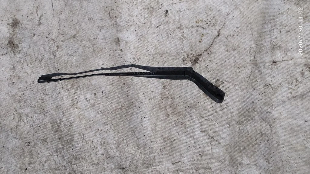 Windshield/front glass wiper blade
