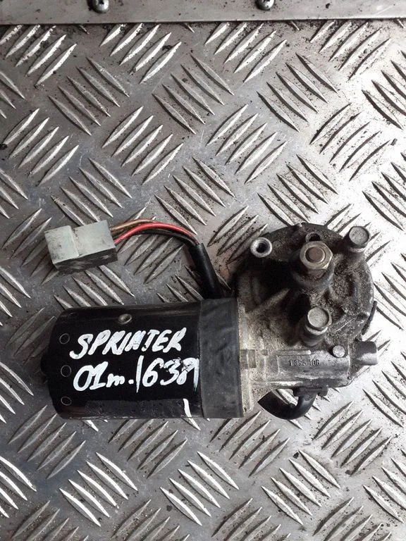 Wiper motor – Mercedes-Benz Sprinter W901 W902 W903 W904 (1995-2007)