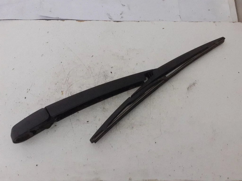 Aizmugurējā stikla tīrītājs 91500501
