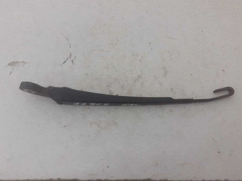 Rear wiper blade arm – Volkswagen Golf IV (1998-2005)