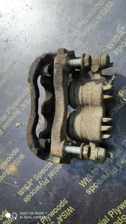 Front brake caliper 410105039R