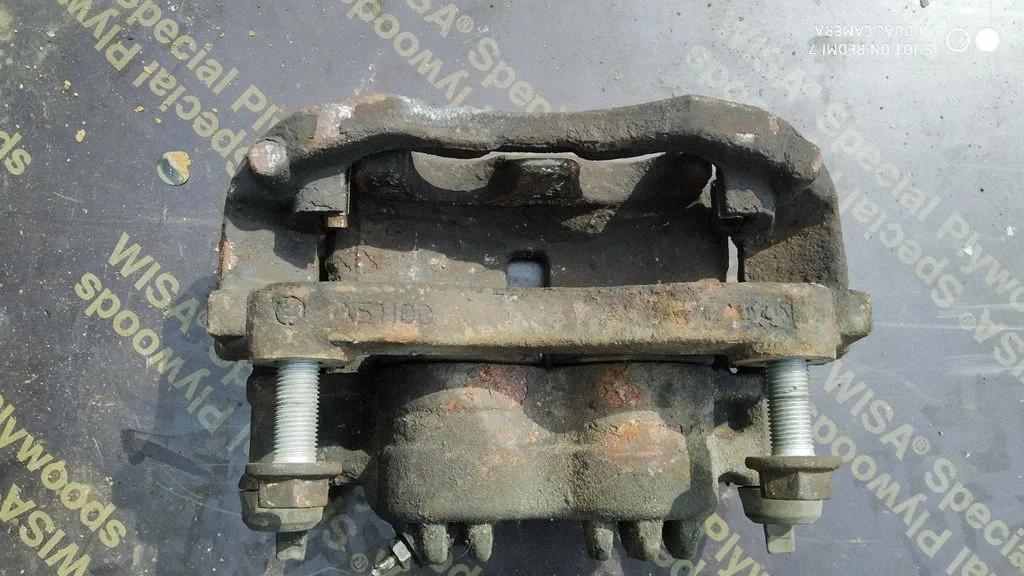 Front brake caliper 110009888R