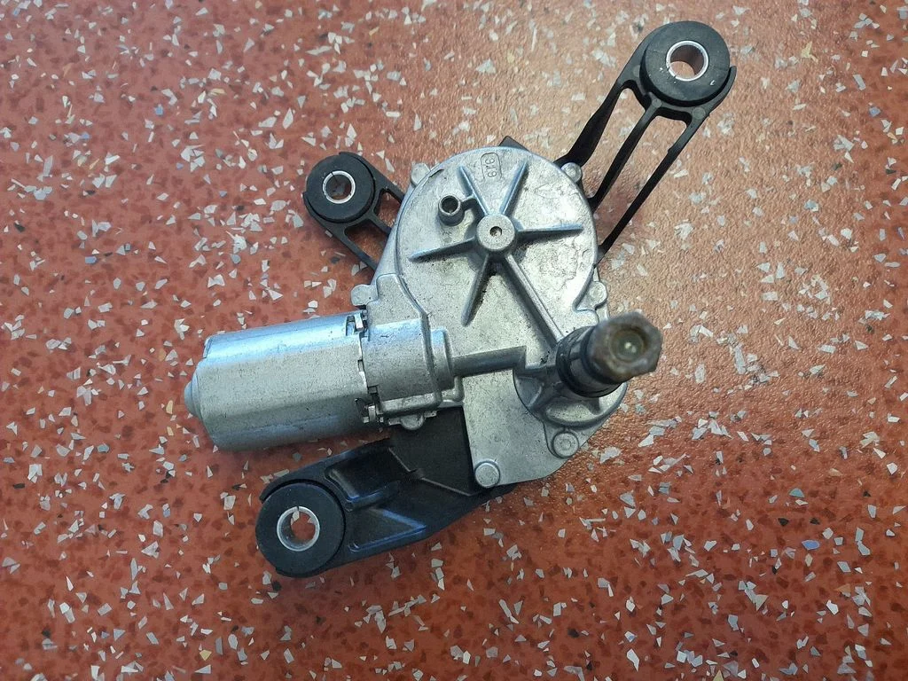 Rear window wiper motor – Opel Vectra C (2005-2009)