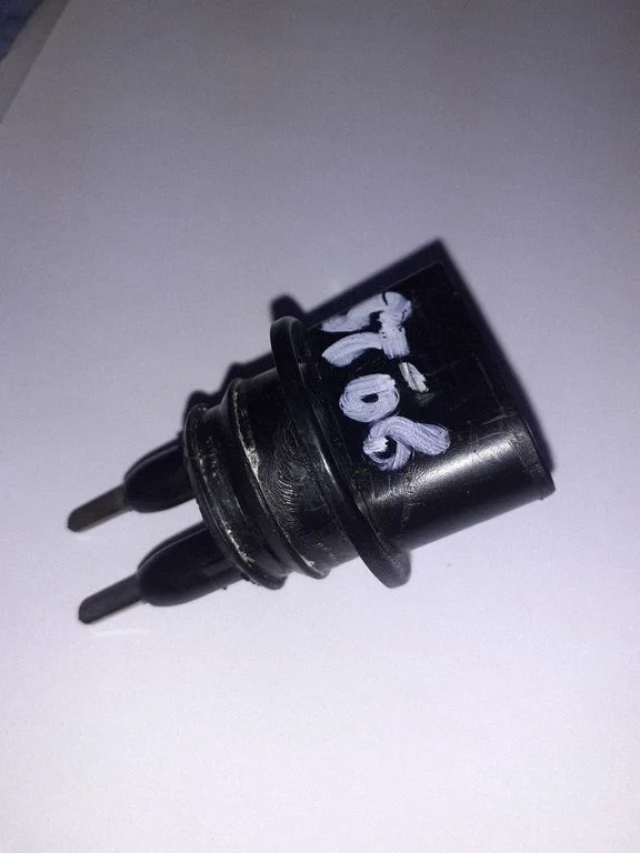 Windshield washer fluid level sensor 7M0919376