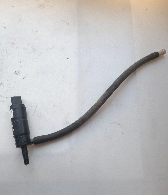 Headlight washer pump – Audi A6 S6 C5 4B (1997-2005)