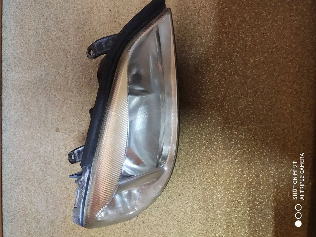Headlight/headlamp – right