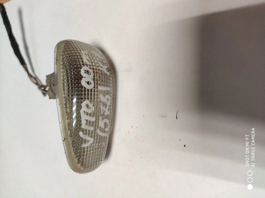 Front fender indicator light – Mercedes-Benz Vito Viano W638 (1996-2003)