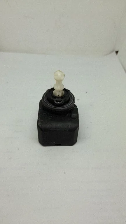 Headlight level adjustment motor 008830HLO