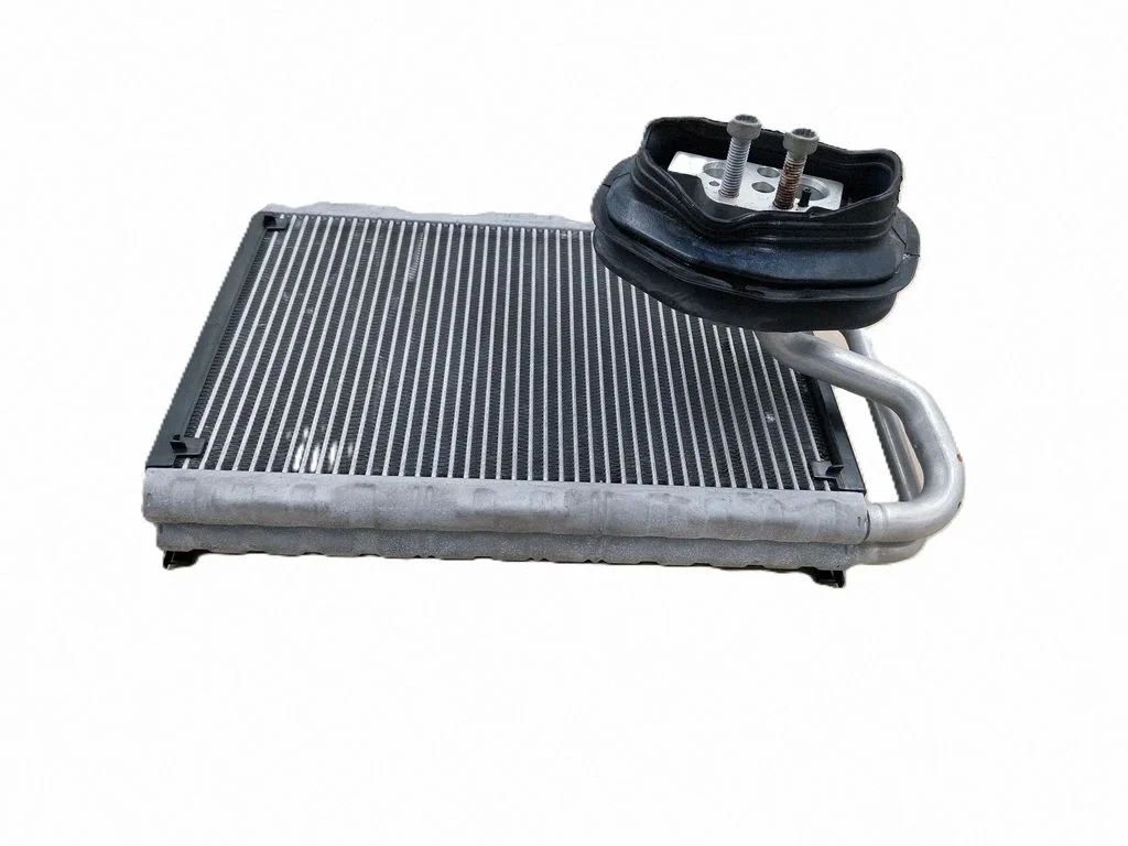 Gaisa kondicioniera radiators (salonā) 8K2898967A