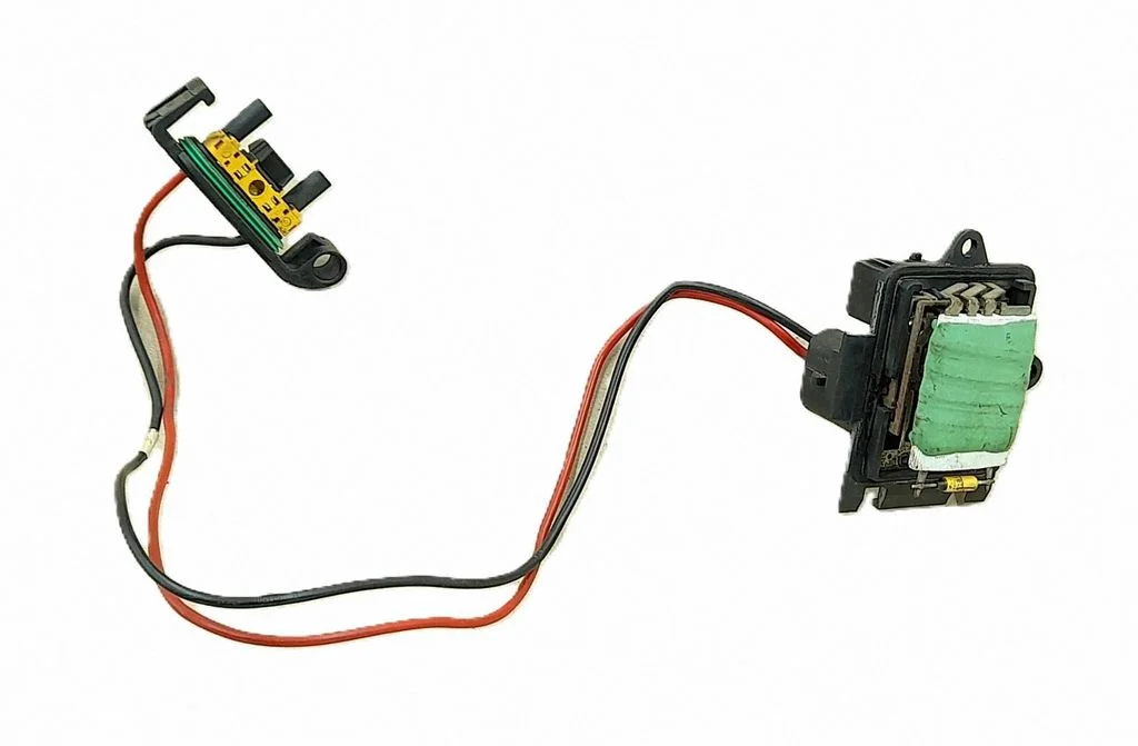 Heater blower motor/fan resistor – Opel Vivaro (2001-2014)