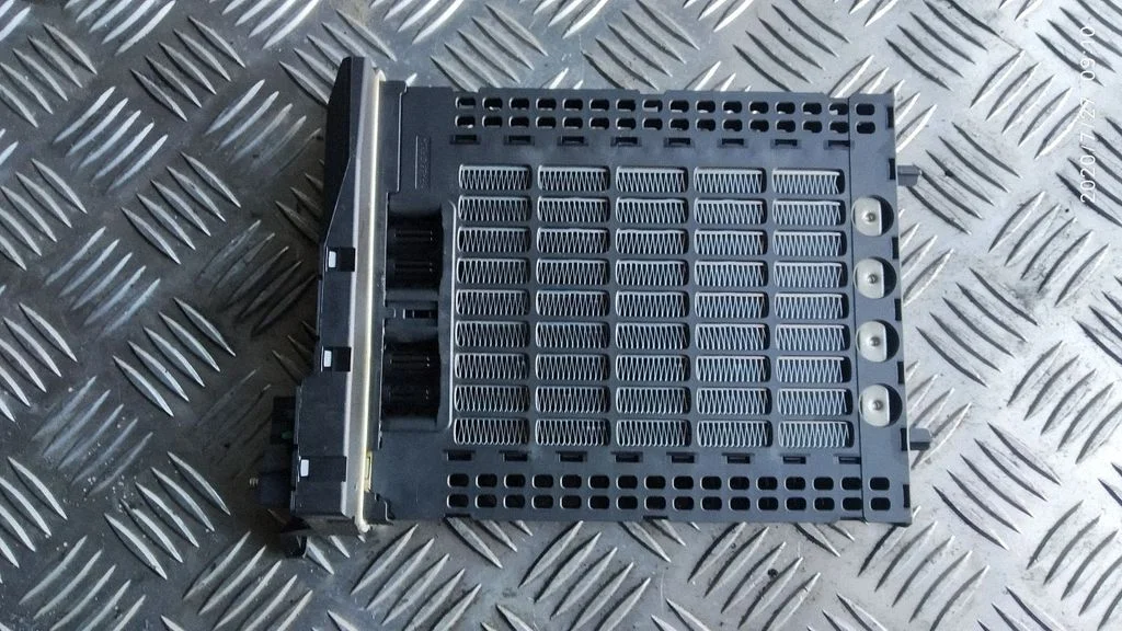Elektriline salongi küttekeha radiaator A1698300861