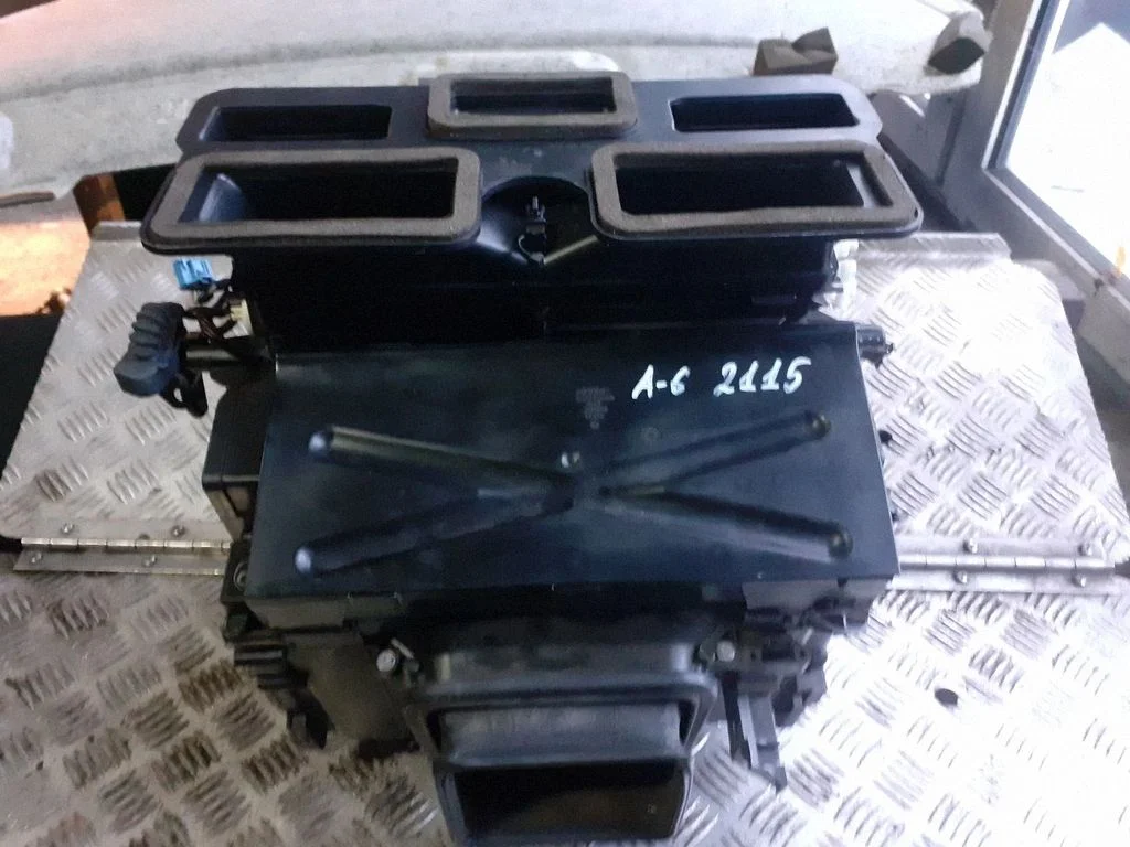 Salona klimata mezgla komplekts 4F1820351AA