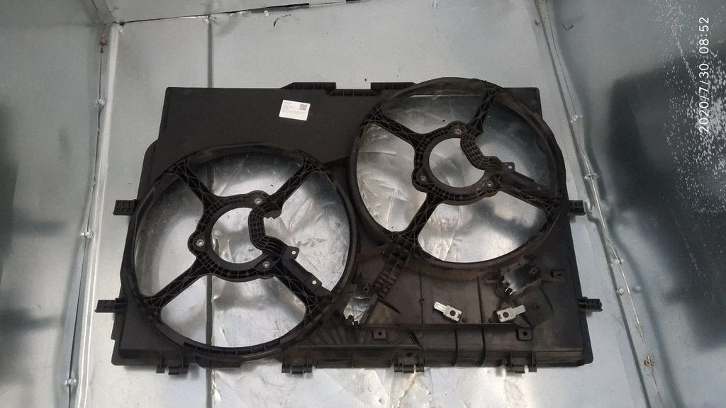 Radiator cooling fan shroud V0889002