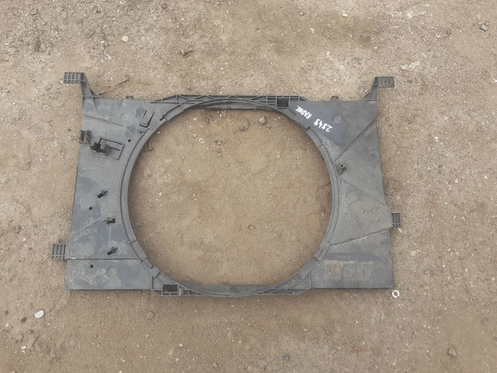 Radiator cooling fan shroud 3135103924