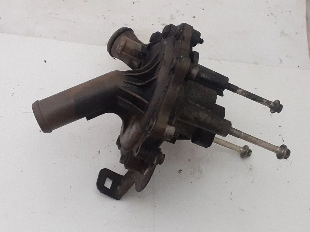 Water pump 6C1Q8K500AF