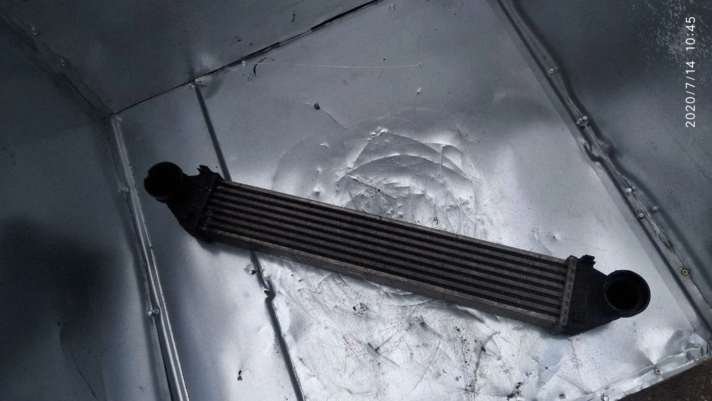 Vahejahuti radiaator A1695000900