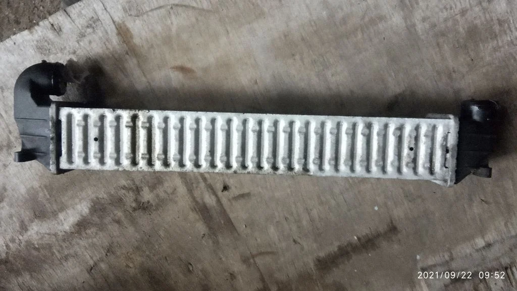 Vahejahuti radiaator