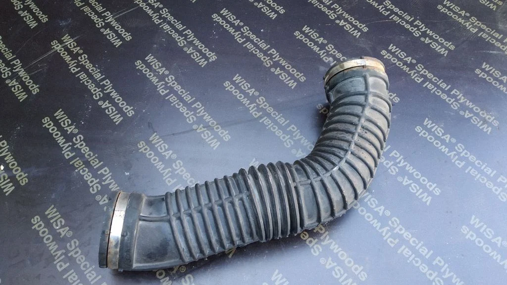 Air intake hose/pipe