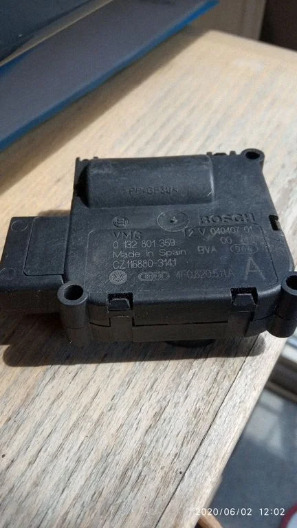 Intake manifold valve actuator/motor – Audi A6 Allroad C6 (2006-2011)