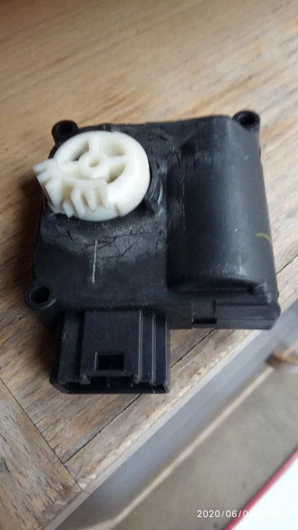 Intake manifold valve actuator/motor – Audi A6 Allroad C6 (2006-2011)