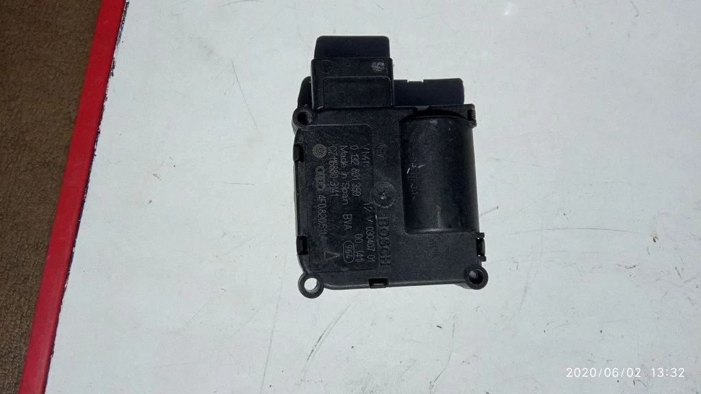 Intake manifold valve actuator/motor – Audi A6 Allroad C6 (2006-2011)