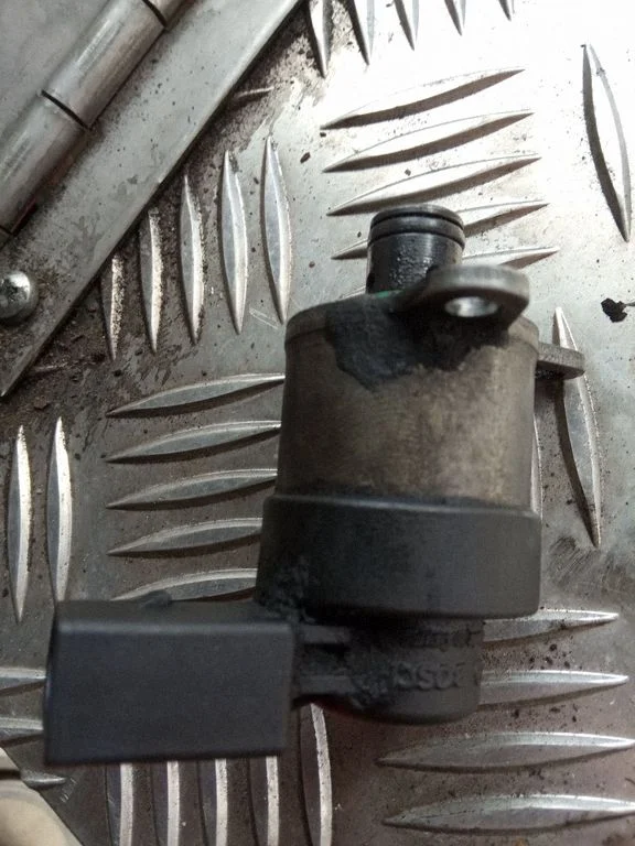 Fuel pressure regulator 0928400604