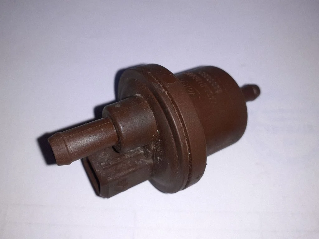 Engine mount vacuum valve