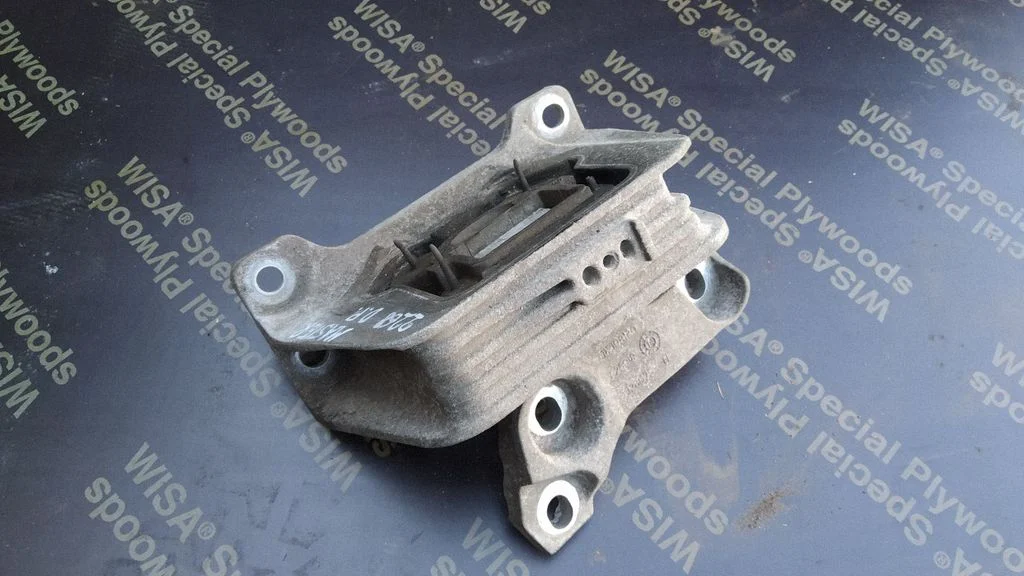 Engine mounting bracket 112103130