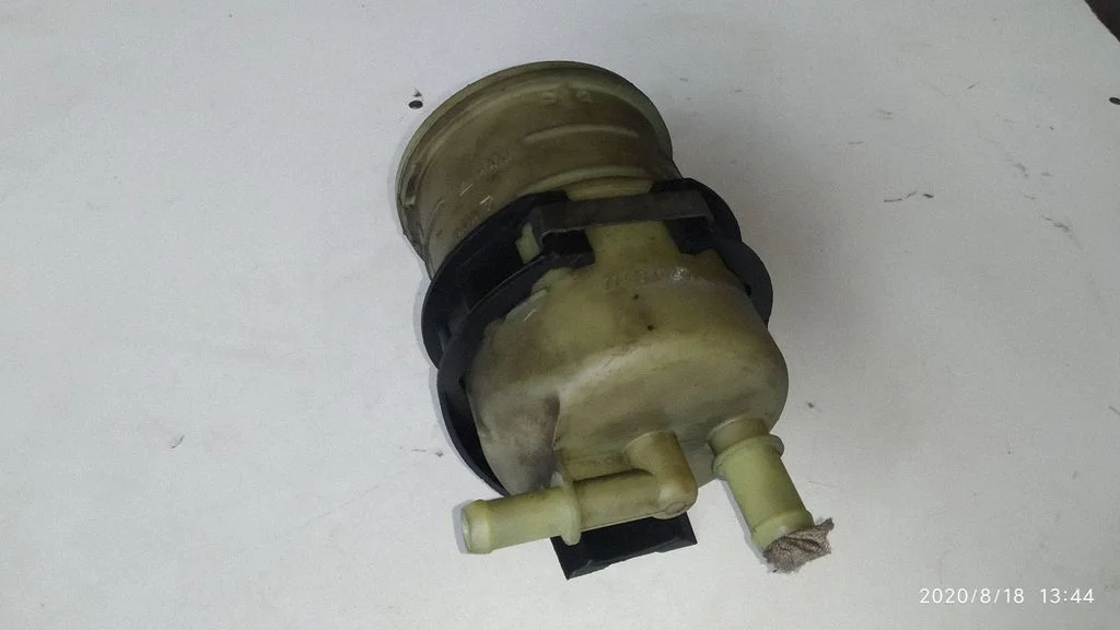 Power steering fluid tank/reservoir