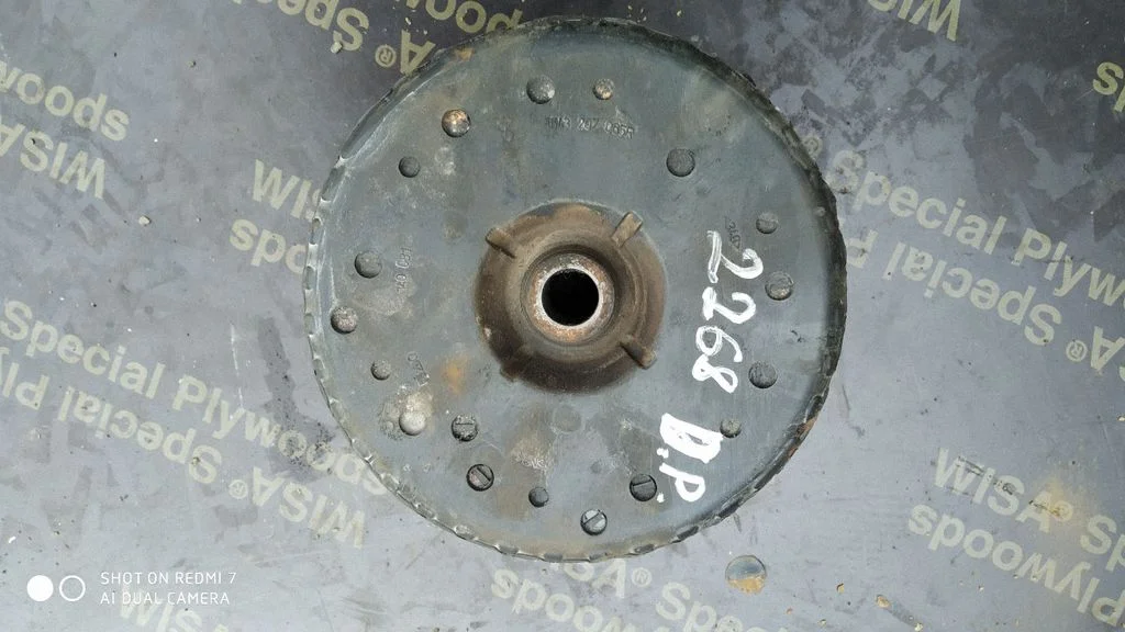 Front upper strut mount 543207065R